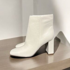 🌻NEW w/box Marc Fisher Ivory "Nebula" Square Toe Ankle Booties Size 9